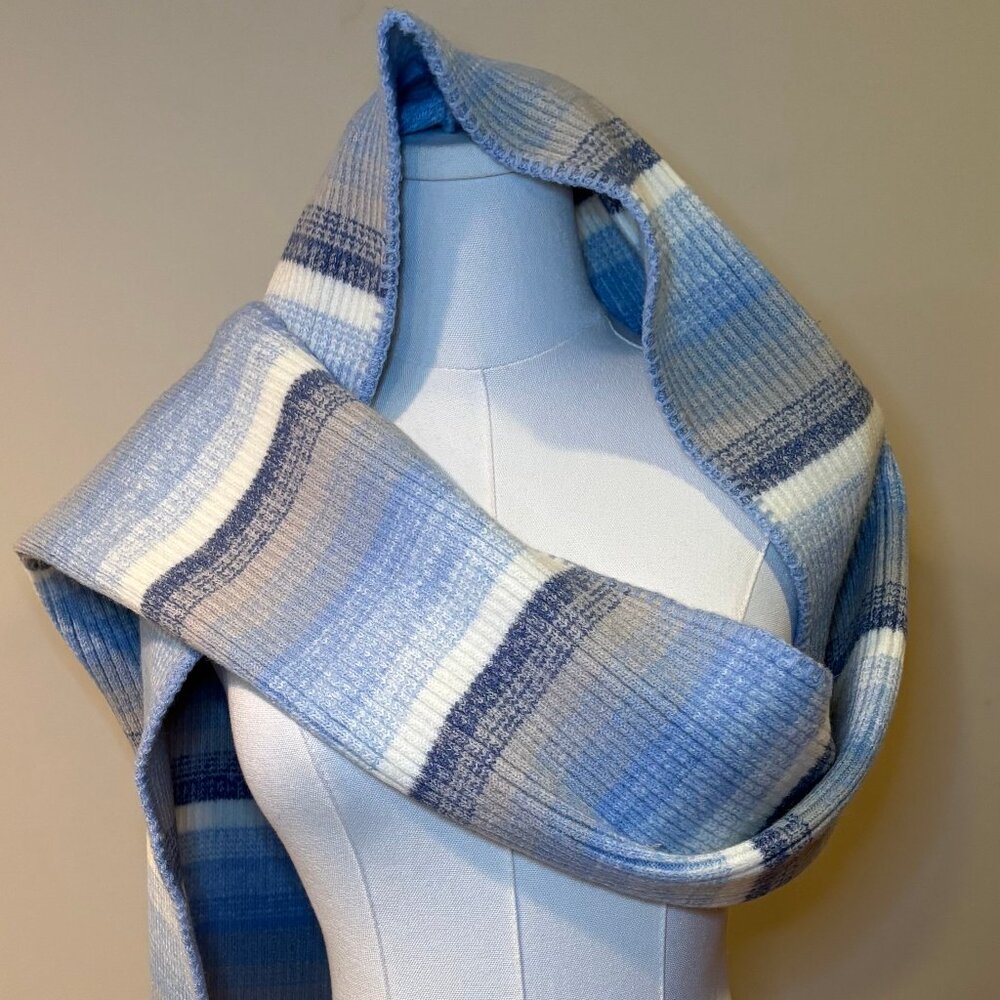 NWT Aqua Ombre Jacquard Hooded Scarf OS Blue
